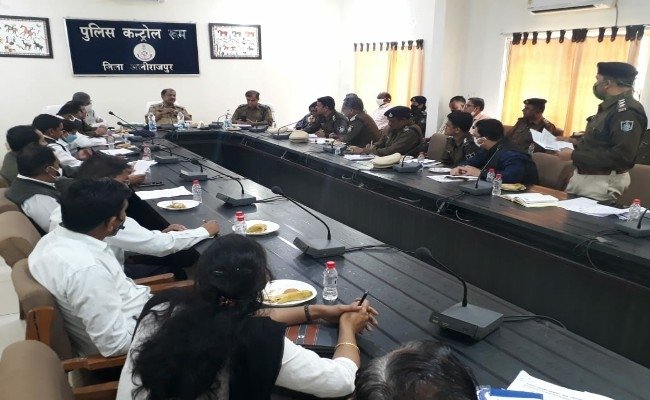 स्पेशल डीजी श्री ने पुलिस व अन्य विभागों के अधिकारियों की ली बैठक