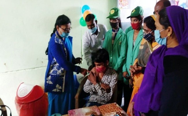 15 वर्ष से 18 वर्ष के सभी बच्चे टीका लगवा कर रहे सुरक्षित- श्रीमती अनीता चौहान