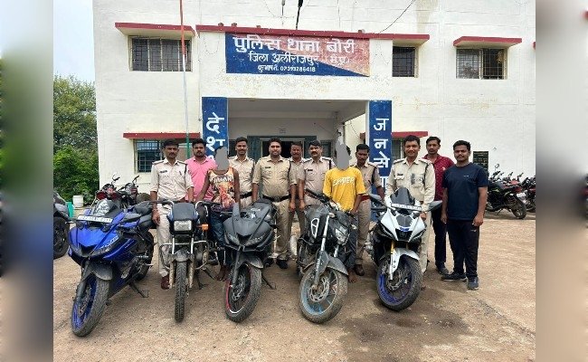 पांच मोटरसाइकिल के साथ चोर गिरफ्तार