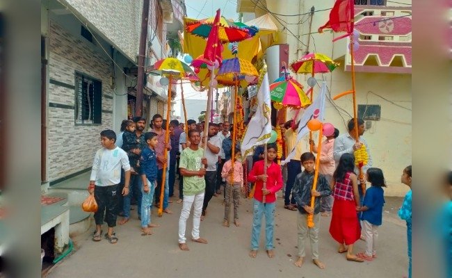 तेजादशमी के अवसर पर निकली निशान यात्रा